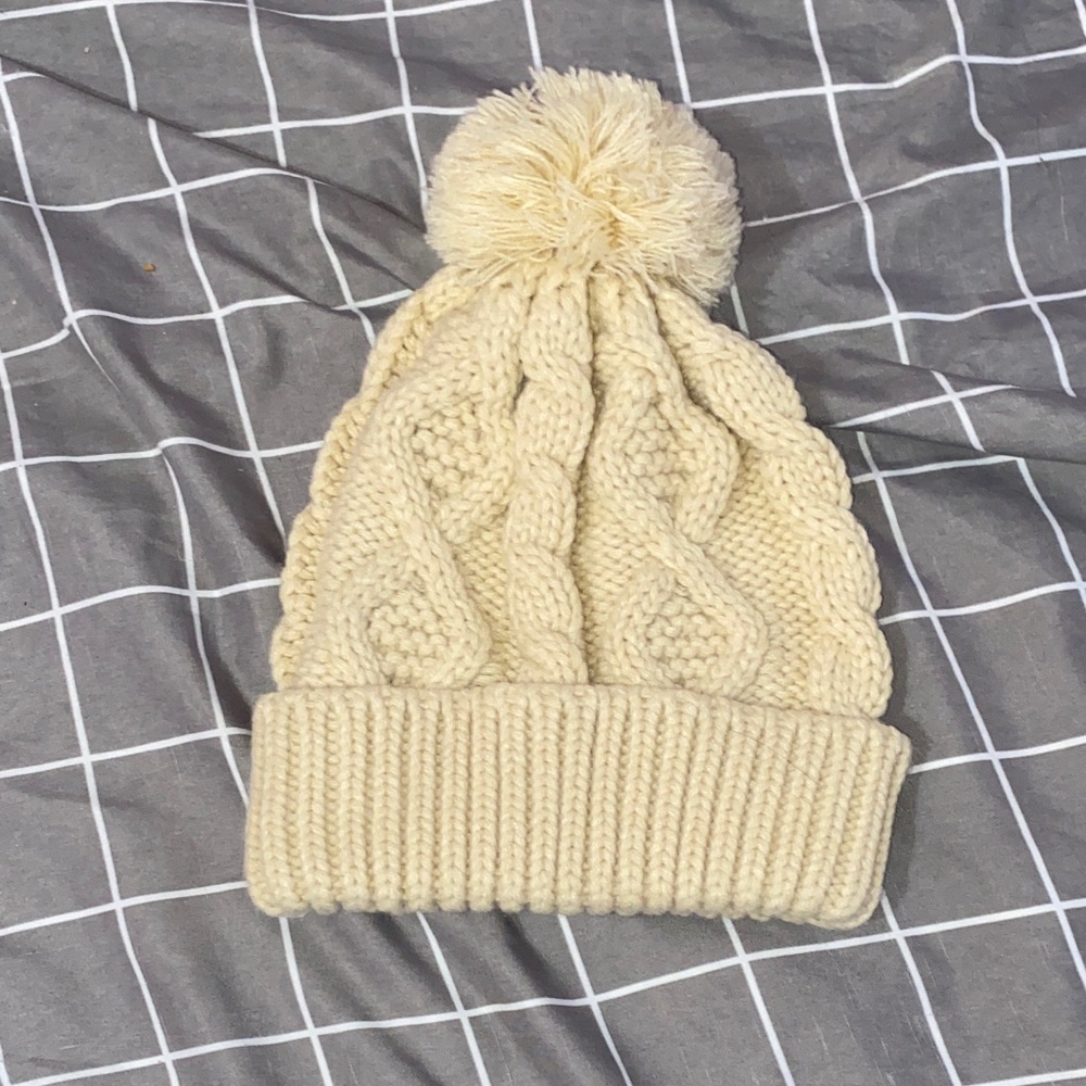 Cozy Cream Knit Pom-Pom Beanie